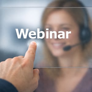 Hand berührt Touchscreen für Zugang zum Webinar